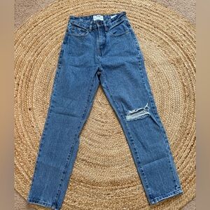 Cotton On Mom Jeans 
Size: US2